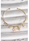 Pirinç Gold Renk Sallantı Pembe Mineli Çiçek Figür Zirkon Taşlı Kelebek Detay Charm Kadın Bileklik