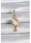 Pirinç Gold Renk Zirkon Taş Detaylı Hilal Model Sallantı İncili Ajda Charm