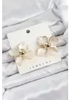 Pirinç Kırkık Beyaz Çiçek Vintage Model Gold Renk Kadın Küpe