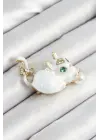 Zirkon Taşlı İnci Detaylı Beyaz 3D Kedi Figürlü Gold Renk Kadın Broş