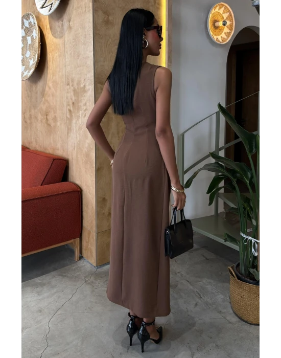 Beli Büzgülü Aksesuar Detaylı Uzun Elbise