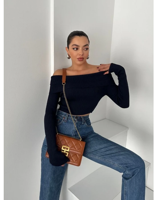 Kayık Yaka Triko Kazak