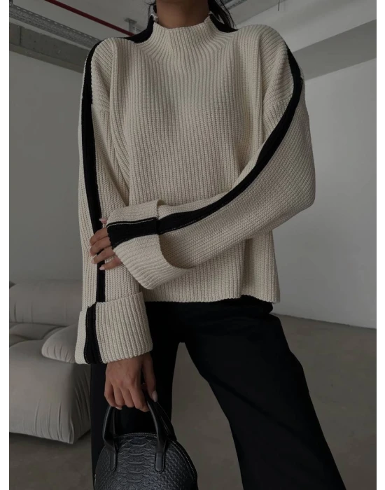 Kolları Şeritli Triko Kazak