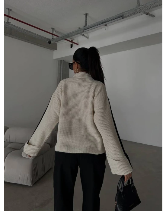 Kolları Şeritli Triko Kazak