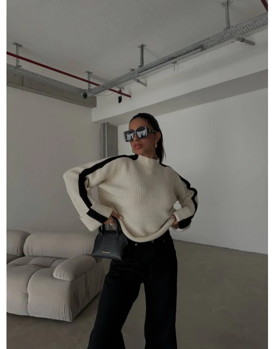 Kolları Şeritli Triko Kazak