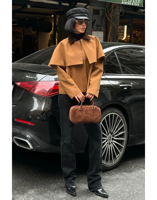 Kadife Yaka Pelerin Detaylı Ceket