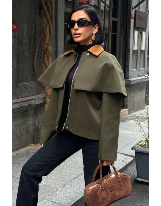 Kadife Yaka Pelerin Detaylı Ceket