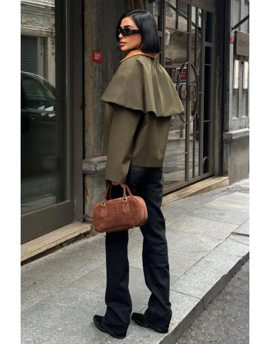 Kadife Yaka Pelerin Detaylı Ceket