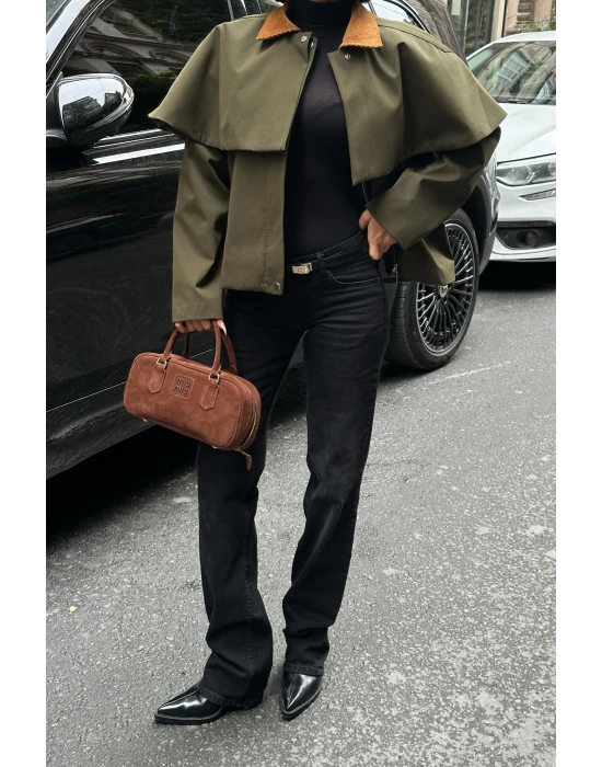 Kadife Yaka Pelerin Detaylı Ceket