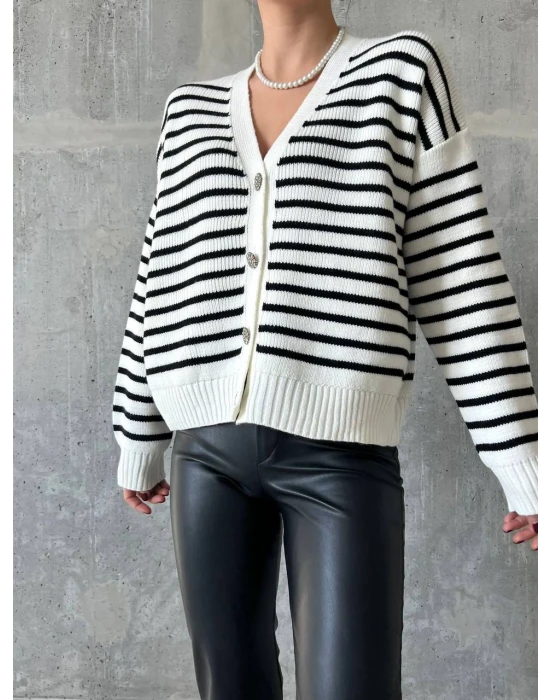 Taş Dügmeli Hırka