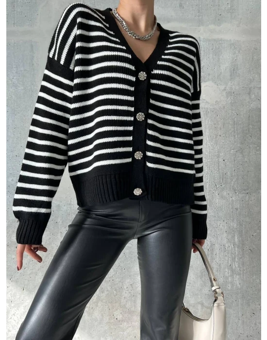 Taş Dügmeli Hırka