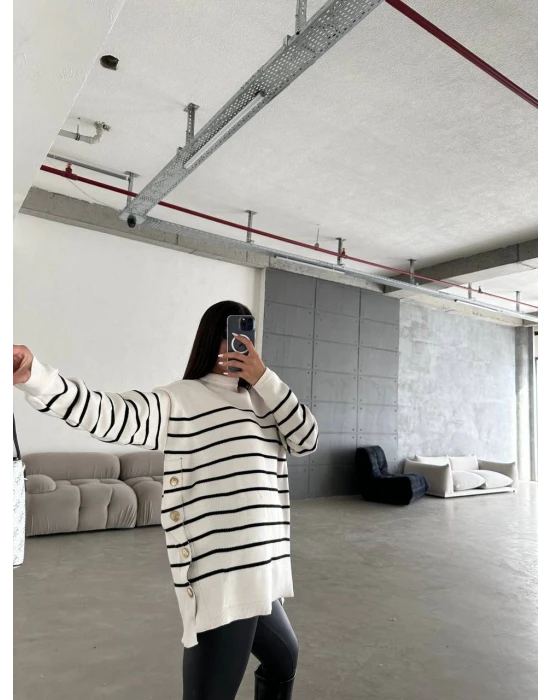 Yanları Düğmeli Triko Kazak