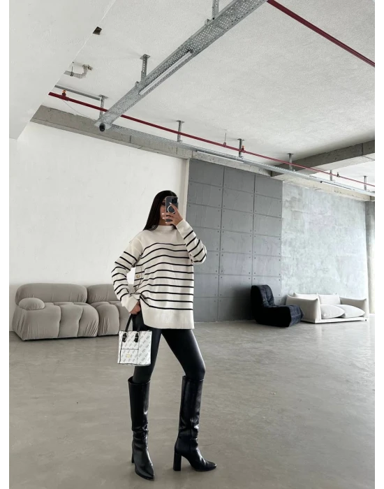 Yanları Düğmeli Triko Kazak