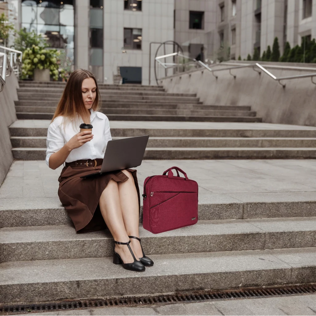 Vegmann Av6900 BORDO 15.6 Inç Uyumlu Laptop Bilgisayar Evrak Çantası