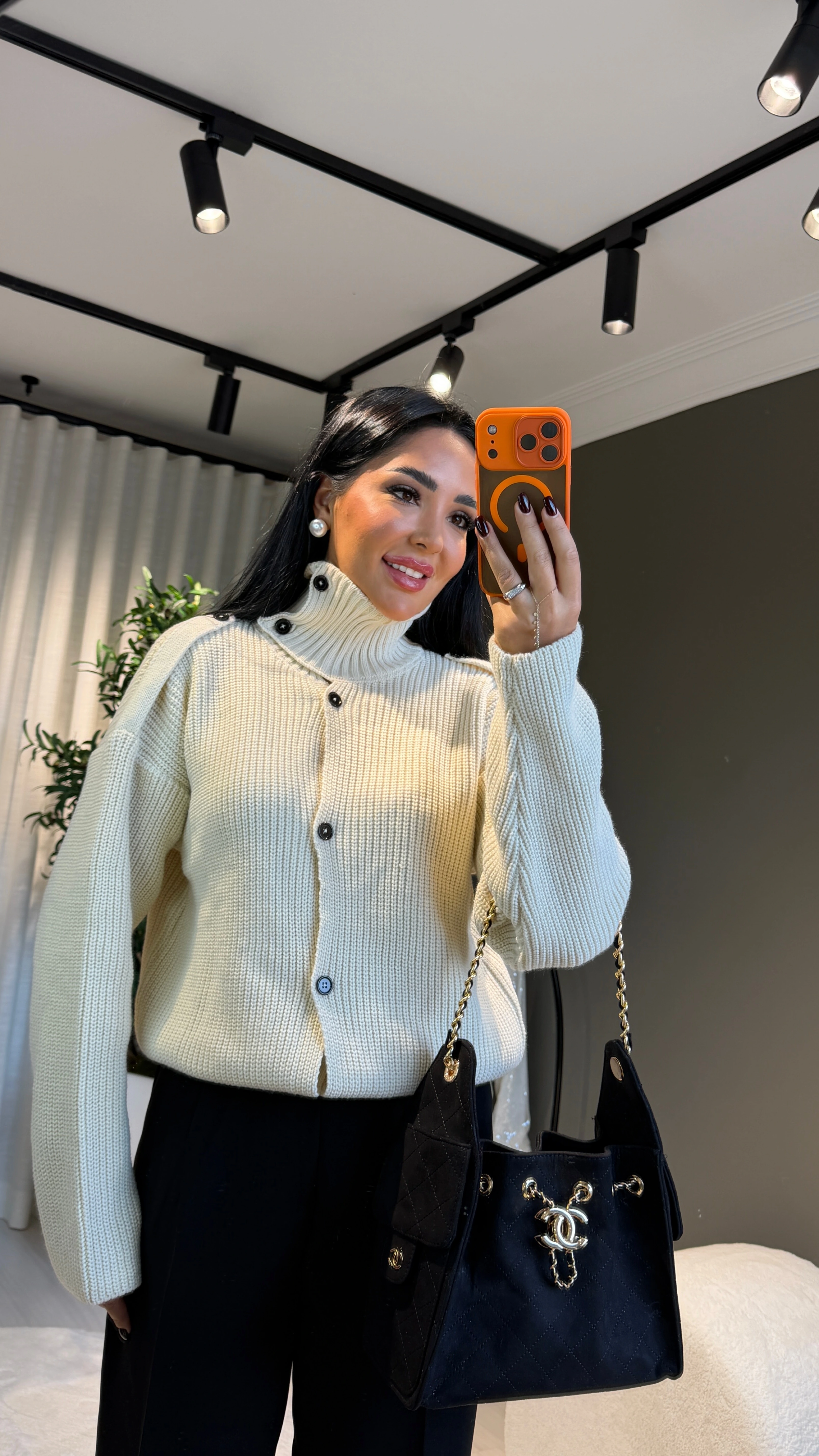 Çelik Triko Düğme Detaylı Boğazlı Bej Hırka