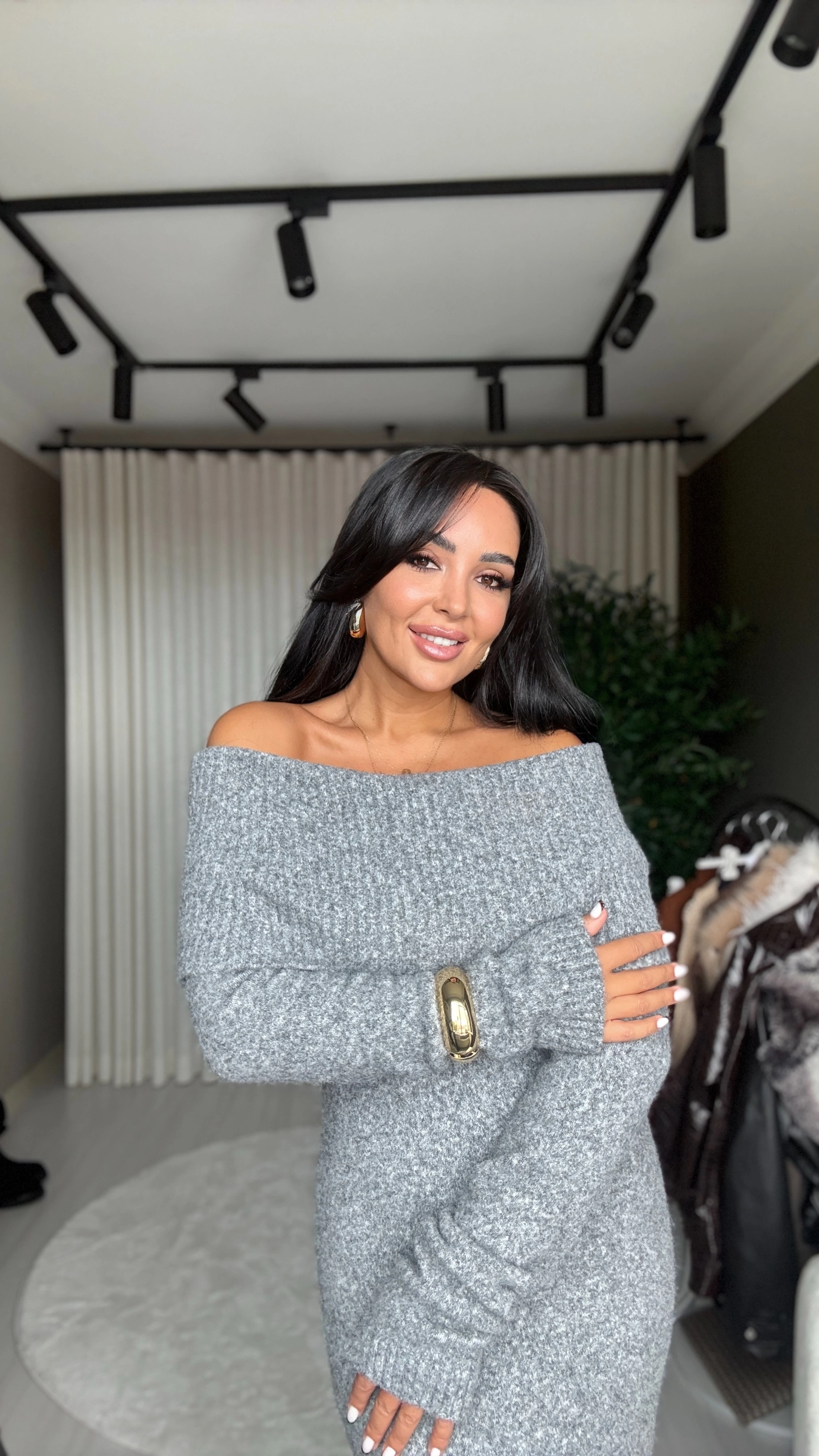 Dilvin Madonna Yaka Yumuşak Dokulu Triko Gri Elbise