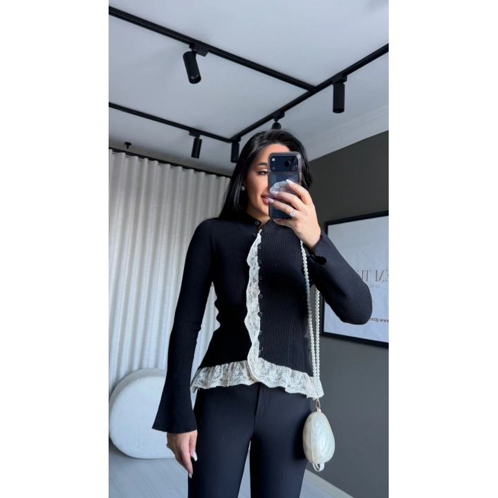 Fitilli Dantel Detaylı Siyah Hırka