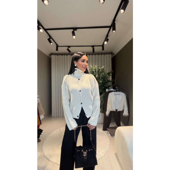 Çelik Triko Düğme Detaylı Boğazlı Bej Hırka