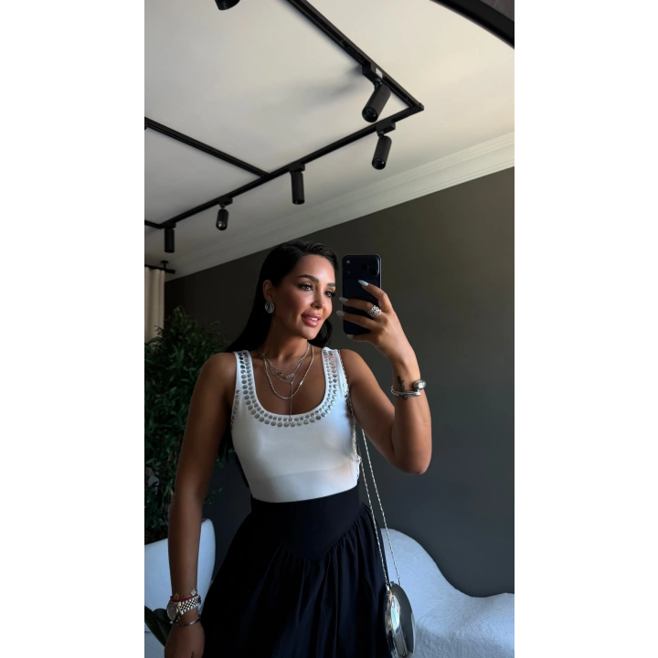Zımbalı Body Beyaz