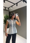 Dilvin Bisiklet Yaka Volanlı Çizgili Triko Yelek Siyah Beyaz