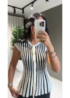 Dilvin Bisiklet Yaka Volanlı Çizgili Triko Yelek Siyah Beyaz