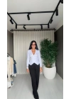 Qu Beyaz Kruvaze Yaka Toka Detaylı Uzun Kollu Body