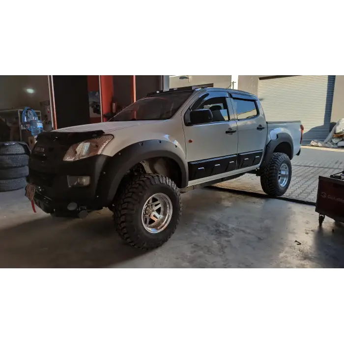 ISUZU D-MAX 2012+ YAN KAPLAMA FİBER 6 PRÇ.