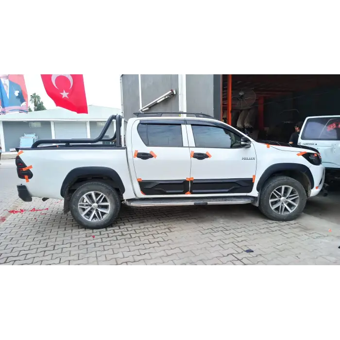 TOYOTA HILUX REVO 15+ YAN KAPLAMA PLS.