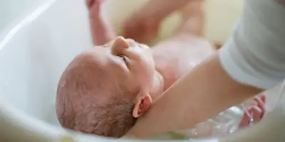 Bebeğimi Nasıl Banyo Yaptırmalıyım ve Hangi Sıklıkta Yıkamalıyım?