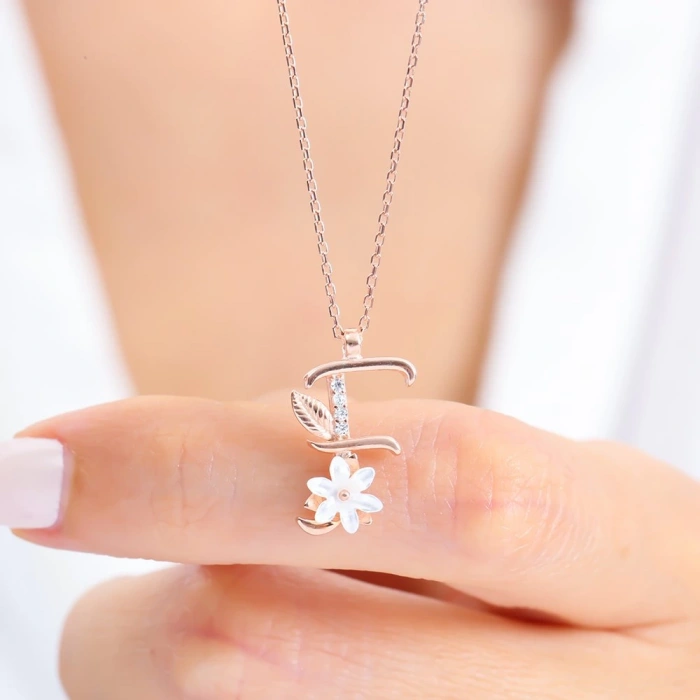 Işıltılı Manolya Çiçeği F Harfi Gümüş Harfli Kolye - Gümüş