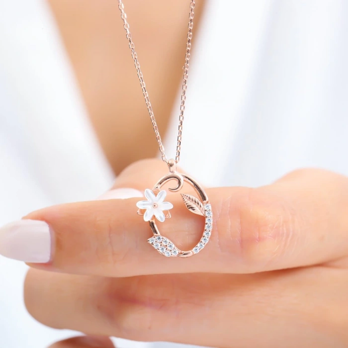 Işıltılı Manolya Çiçeği O Harfi Gümüş Harfli Kolye - Gümüş