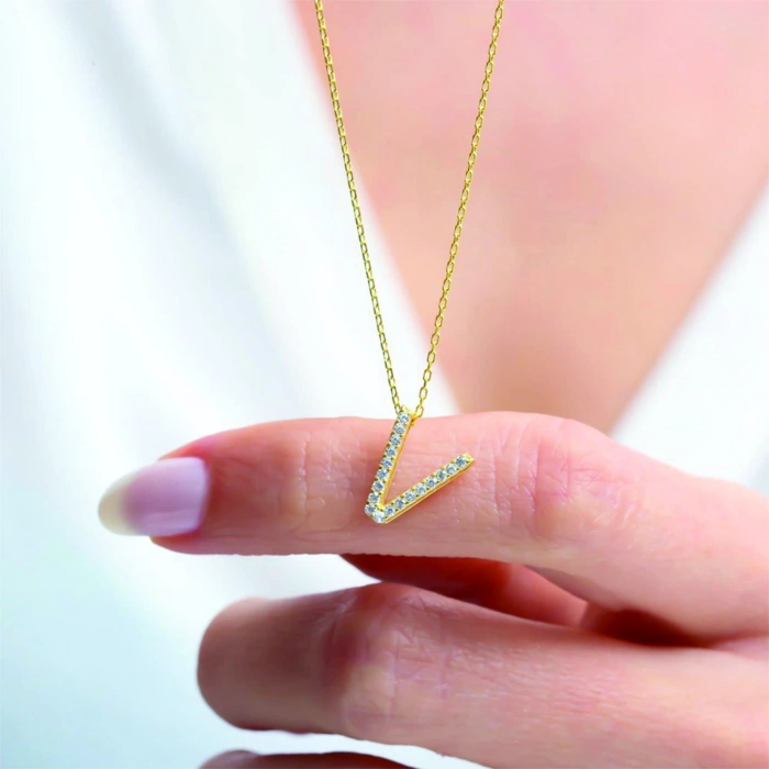 Işıltılı Prizma V Harfi Gümüş Kolye - Gümüş