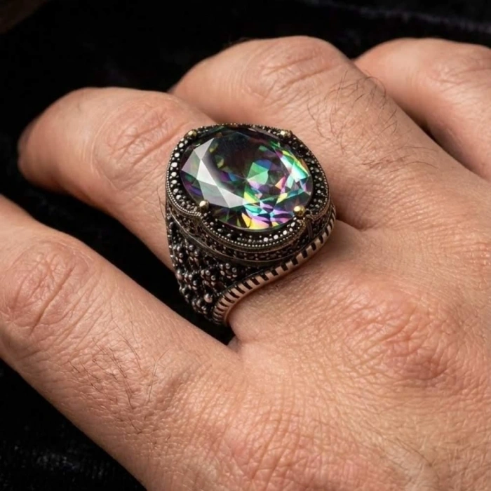 Mistik Topaz Taşlı Motif İşlemeli Gümüş Yüzük