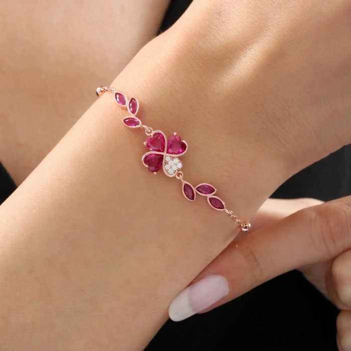 Pırlanta Montür Yakut Taşlı Kalp Yonca Form Gümüş Bileklik - Gümüş