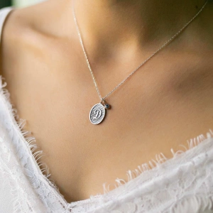 Desenli Oval Gümüş Harf Kolye - Altın