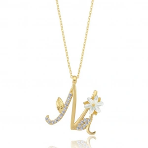 Işıltılı Manolya Çiçeği M Harfi Gümüş Harfli Kolye - Altın