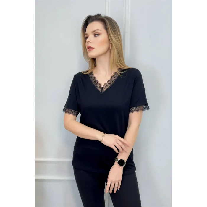 Yakası Ve Kolları Dantelli Bluz