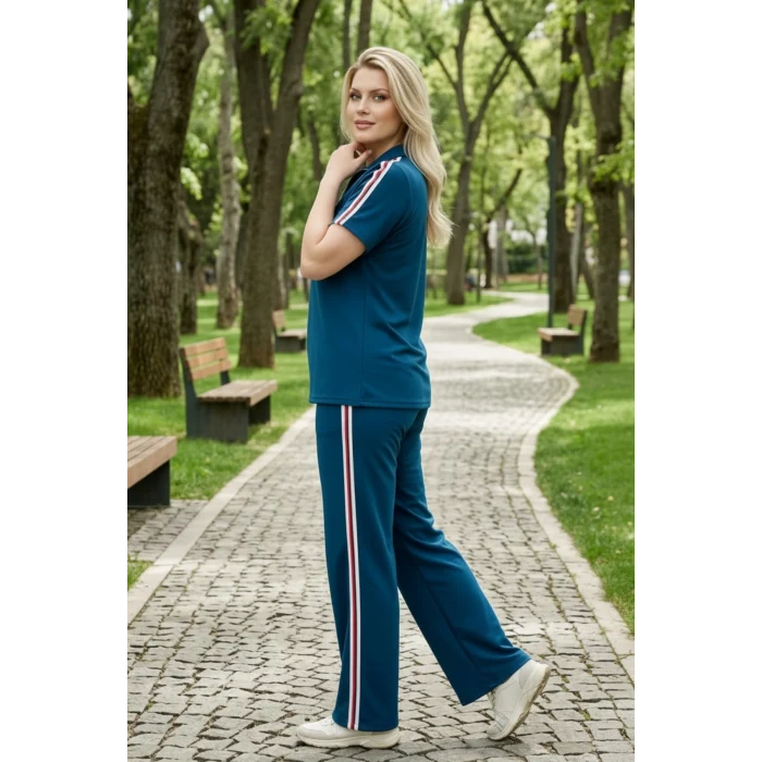Yakası Fermuarlı Şeritli Takım