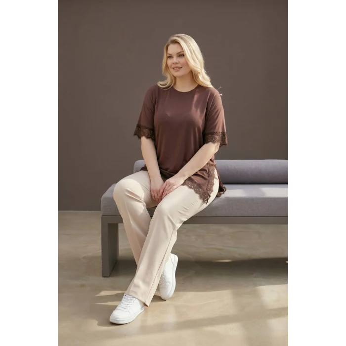 Eteği Asimetrik Dantelli Bluz