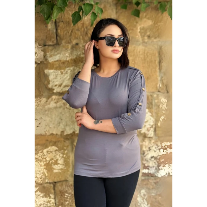 Kolları Düğme Detaylı Bluz