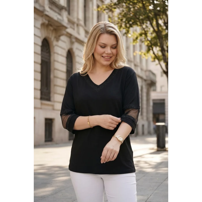 Yakası ve Kolları Taşlı Tül Detaylı Bluz