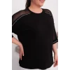 Kolları Şifon Detaylı Taş Baskılı Bluz