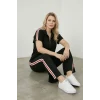Yakası Fermuarlı Şeritli Takım