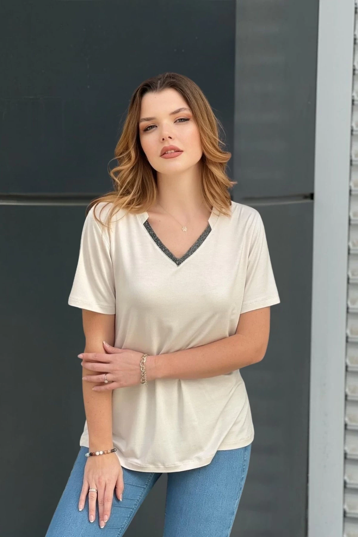 Yakası Sim Detaylı Bluz