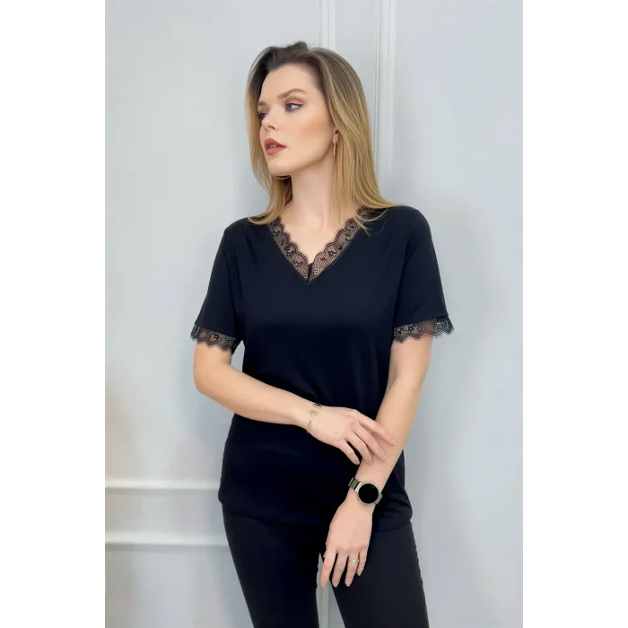 Yakası Ve Kolları Dantelli Bluz