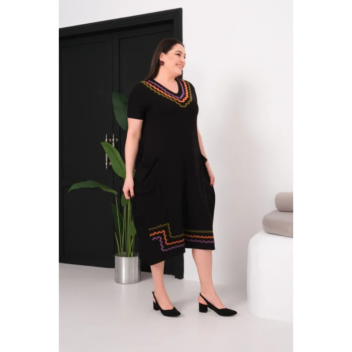 Yakası Ve Eteği Nakışlı Cepli Elbise