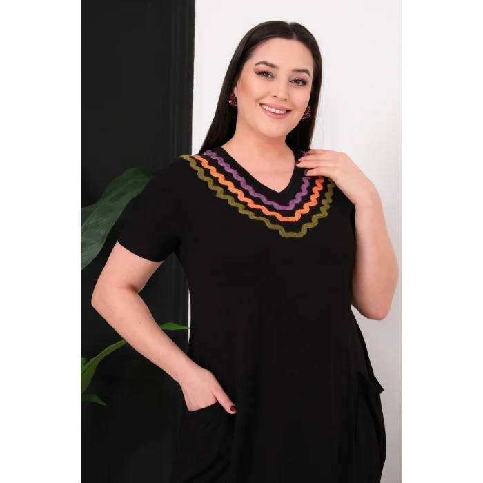 Yakası Ve Eteği Nakışlı Cepli Elbise