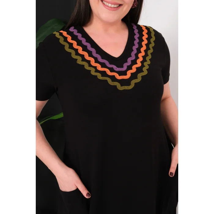 Yakası Ve Eteği Nakışlı Cepli Elbise