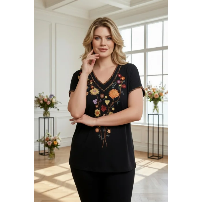 Yakası Dikişli Önü Çiçek Nakışlı Bluz