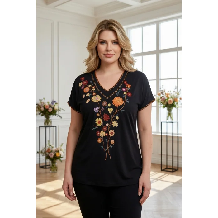 Yakası Dikişli Önü Çiçek Nakışlı Bluz